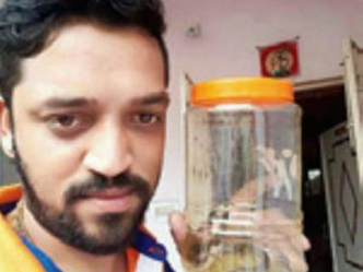 ನಾಗನೊಂದಿಗೆ ಸೆಲ್ಫಿ: ಯುವಕನಿಗೆ 25,000 ರೂ. ದಂಡ!