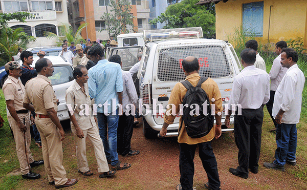 ಹೆಚ್ಚುವರಿ ಶಿಕ್ಷಕರ ವರ್ಗಾವಣೆ ಕೌನ್ಸಿಲ್‌ಗೆ ಅಡ್ಡಿ: ಮೂವತ್ತು ಪ್ರತಿಭಟನಕಾರರ ಬಂಧನ, ಬಿಡುಗಡೆ