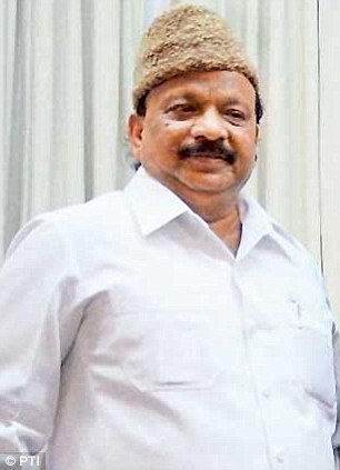 ಹಜ್‌ ಸಮಿತಿ ಅಧ್ಯಕ್ಷರಾಗಿ ರೋಷನ್‌ ಬೇಗ್‌ ನೇಮಕಕ್ಕೆ ರಾಜ್ಯ   ಹೈಕೋರ್ಟ್‌ ತಡೆ