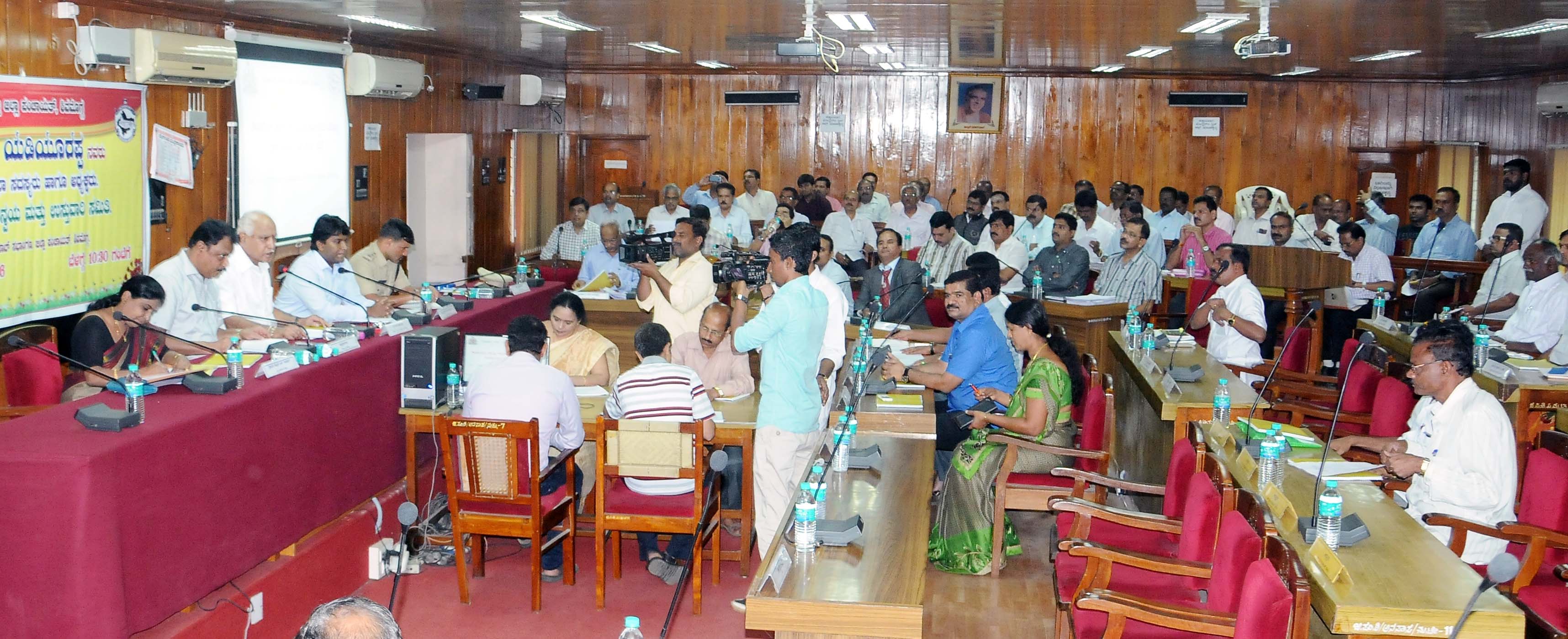 ​ಅಧಿಕಾರಿಗಳ ವಿರುದ್ಧ ಬಿ.ಎಸ್. ಯಡಿಯೂರಪ್ಪ ಗುಡುಗು