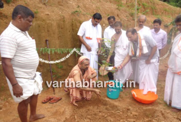 ಶ್ರೀವಲಿ ಪ್ರೌಢಶಾಲೆ ಚಿತ್ರಾಪುರದಲ್ಲಿ ಯುವಧಾರಾ ಸಮ್ಮೇಳನ ವೃಕ್ಷಾರೋಪಣ ಕಾರ್ಯಕ್ರಮ