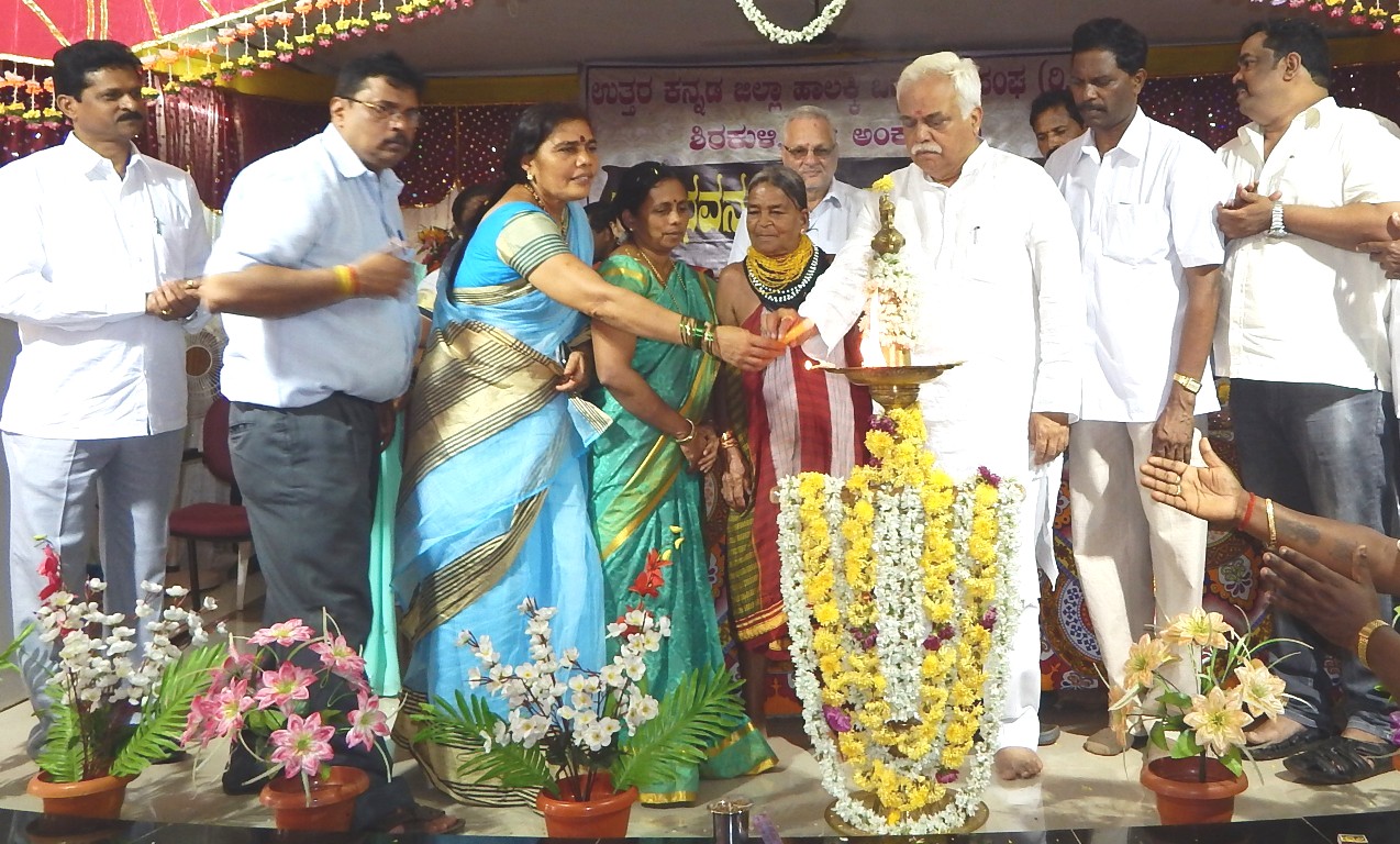 ಶಿಕ್ಷಣದಿಂದ ಹಾಲಕ್ಕಿ ಸಮುದಾಯದ ಪ್ರಗತಿ ಸಾಧ್ಯ: ಸಚಿವ ದೇಶಪಾಂಡೆ