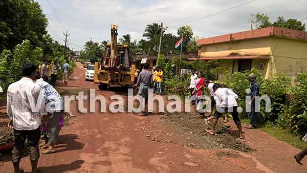 ಕಾಸರಗೋಡು: ಕೈಯಾರ್‌ನಲ್ಲಿ 70 ನಿಮಿಷಗಳ ವಿಶಿಷ್ಟ ಸ್ವಾತಂತ್ರೋತ್ಸವ