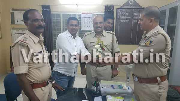 ಕಳ್ಳನನ್ನು ಬೆನ್ನಟ್ಟಿ ಹಿಡಿದ ಸಾಹಸಿ ಮುಹಮ್ಮದ್ ಹಾರಿಸ್‌ಗೆ ಪೊಲೀಸರಿಂದ ಅಭಿನಂದನೆ