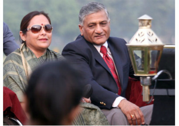 ಕೇಂದ್ರ ಸಚಿವ ವಿಕೆ ಸಿಂಗ್ ಪತ್ನಿಗೆ ಕೊಲೆಬೆದರಿಕೆ: 2 ಕೋಟಿ ರೂ. ಬೇಡಿಕೆ ಇಟ್ಟ ಬ್ಲಾಕ್‌ಮೇಲರ್ !