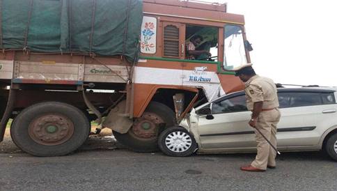 ಕೂಡ್ಲಿಗಿಯಲ್ಲಿ ಕಾರು -ಲಾರಿ ಡಿಕ್ಕಿ: ಒಂದೇ ಕುಟುಂಬದ ನಾಲ್ವರು ಸಾವು