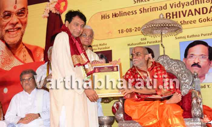 ಗೋಕರ್ಣ ಪರ್ತಗಾಳಿ ಜೀವೋತ್ತಮ ಮಠದ ಶ್ರೀಪಾದ ವಡೇರ ಶ್ರೀಗಳಿಗೆ ಅಭಿನಂದನೆ