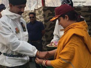 ಸಿಯಾಚಿನ್‌ನಲ್ಲಿ ಯೋಧರೊಂದಿಗೆ ರಕ್ಷಾಬಂಧನ ಆಚರಿಸಿದ ಇರಾನಿ