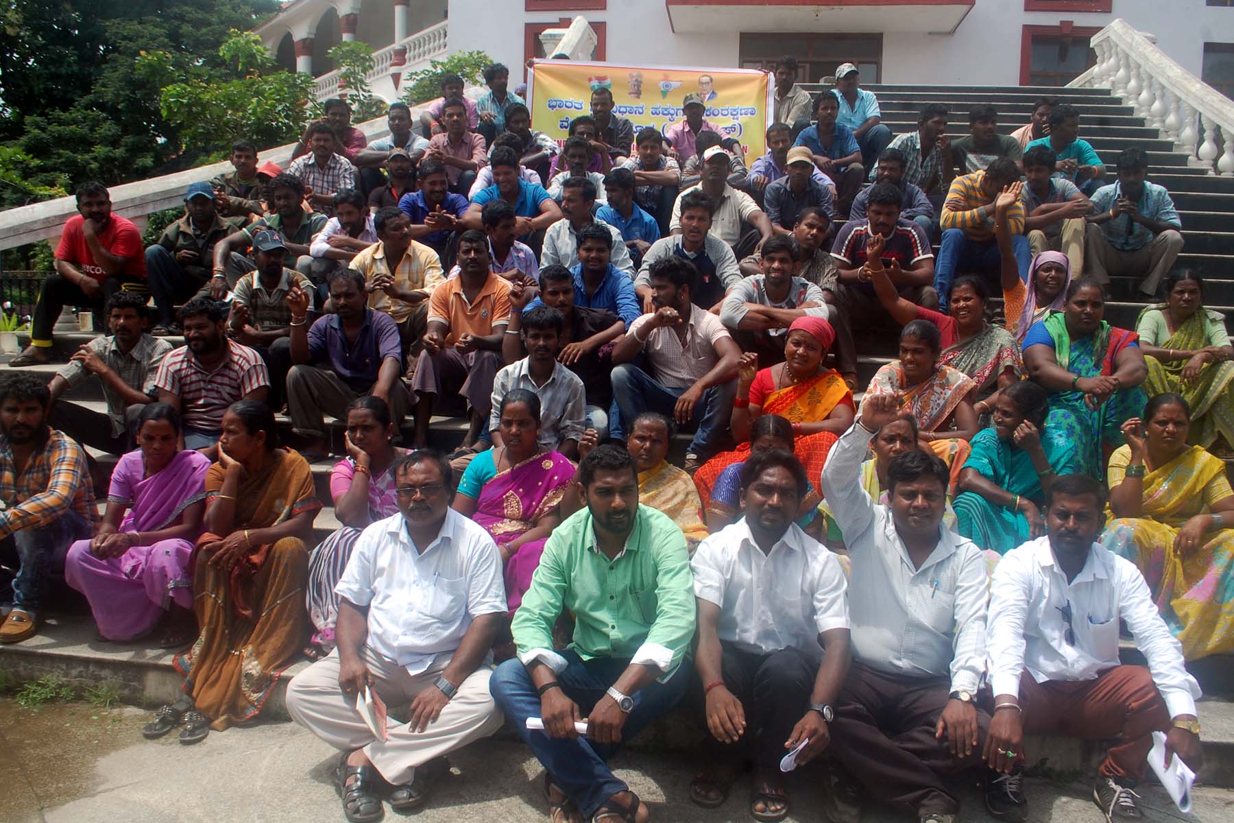 ಪೌರಕಾರ್ಮಿಕರ ಸಮಸ್ಯೆ ಪರಿಹಾರಕ್ಕೆ ಆಗ್ರಹಿಸಿ ಧರಣಿ