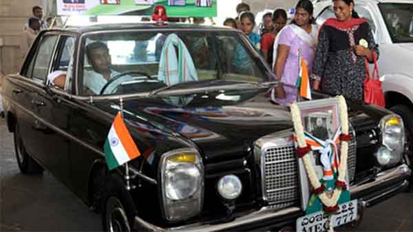 ದೇವರಾಜ ಅರಸು ಅವರ ಜನ್ಮದಿನಾಚರಣೆಗೆ ಅರಸು ಬಳಸುತ್ತಿದ್ದ ಕಾರಿನಲ್ಲೇ ಆಗಮಿಸಿದ ಸಿಎಂ