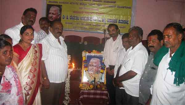 ಮುಂಡಗೋಡ: ದೇವರಾಜ ಅರಸು ಅವರ 101ನೆ ಜನ್ಮದಿನಾಚರಣೆ