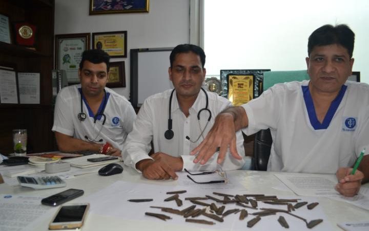 ನಲುವತ್ತು ಚೂರಿ ನುಂಗಿದ ಪೊಲೀಸ್‌ ಹೆಡ್‌ ಕಾನ್‌ಸ್ಟೇಬಲ್ !