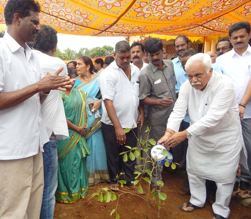 ನಾಟಿ ಔಷಧ ಇಂಗ್ಲಿಷ್ ಔಷಧಕ್ಕಿಂತ ಪರಿಣಾಮಕಾರಿ: ದೇಶಪಾಂಡೆ