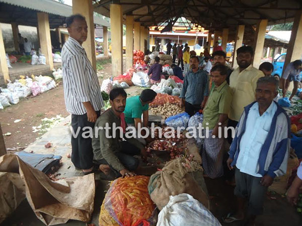 ಪುತ್ತೂರು ಸಂತೆ ಗೊಂದಲ: ನೆಕ್ಕಿಲಾಡಿ ಕಡೆ ಮುಖಮಾಡಿದ ತರಕಾರಿ ವ್ಯಾಪಾರಿಗಳು