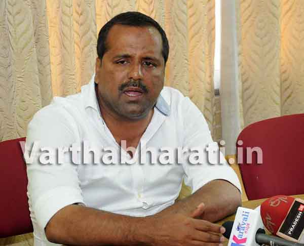 ಆಹ್ವಾನವಿಲ್ಲದೆ ಪಾಕ್‌ಗೆ ಪ್ರಧಾನಿ ಭೇಟಿ ನೀಡಿದ್ದು ದೇಶದ್ರೋಹವಲ್ಲವೇ?: ಸಚಿವ ಖಾದರ್