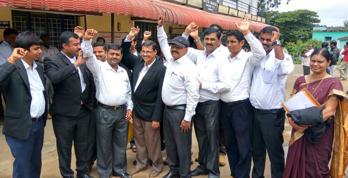 ಪೊಲೀಸರ ದೌರ್ಜನ್ಯ ಖಂಡಿಸಿ ವಕೀಲರಿಂದ ಕಲಾಪ ಬಹಿಷ್ಕಾರ