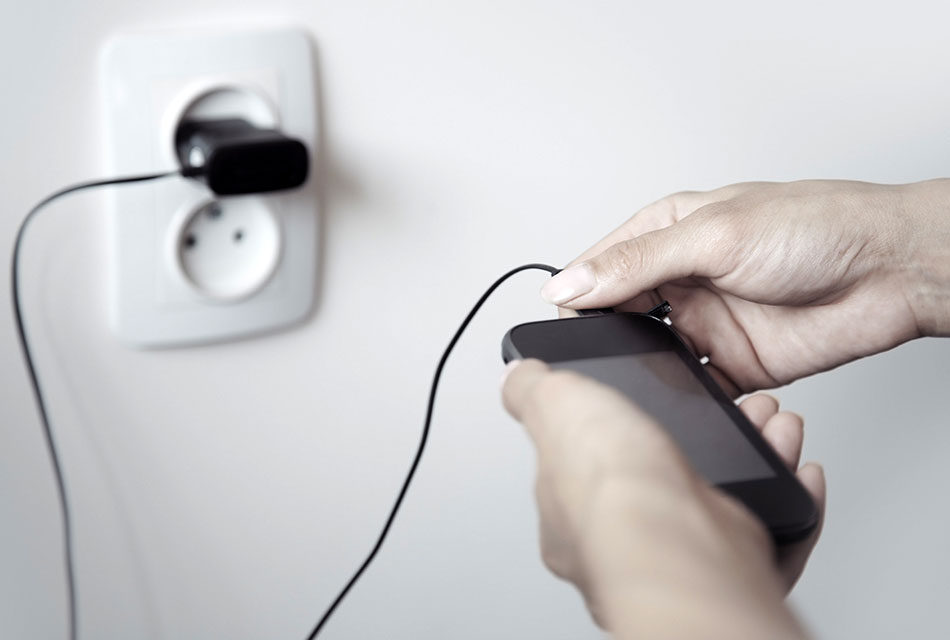 ನಿಮ್ಮ ಸ್ಮಾರ್ಟ್‌ಫೋನ್ ಅನ್ನು ರಾತ್ರಿಯಿಡೀ ಚಾರ್ಜ್ ಮಾಡಬಾರದು, ಏಕೆಂದರೆ?