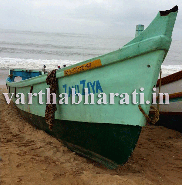 ಅಳಿವೆಬಾಗಿಲಿನಲ್ಲಿ ಎರಡು ದೋಣಿ ಪಲ್ಟಿ: 12 ಮಂದಿಗೆ ಗಾಯ