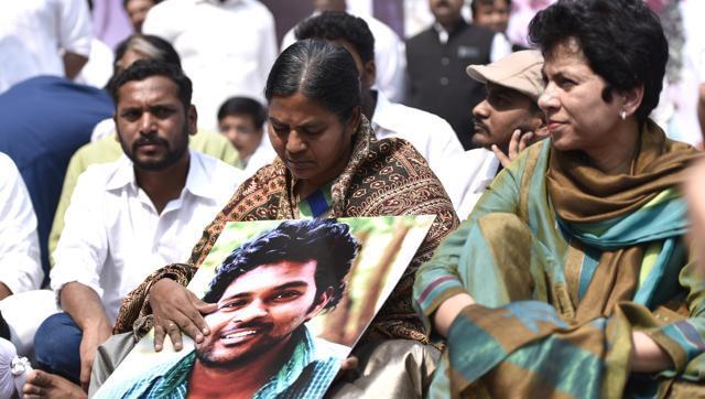 ನನ್ನ ಮಗನ ಹಂತಕರು ಆತ ದಲಿತನಲ್ಲ ಎಂದು ಸಾಧಿಸಲು ಯತ್ನಿಸುತ್ತಿದ್ದಾರೆ: ರಾಧಿಕಾ ವೇಮುಲಾ