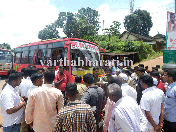 ಕಡಬ: ಟೂರಿಸ್ಟ್ ವ್ಯಾನ್-ಖಾಸಗಿ ಜೀಪ್ ಚಾಲಕರ ಮಾತಿನ ಚಕಮಕಿ