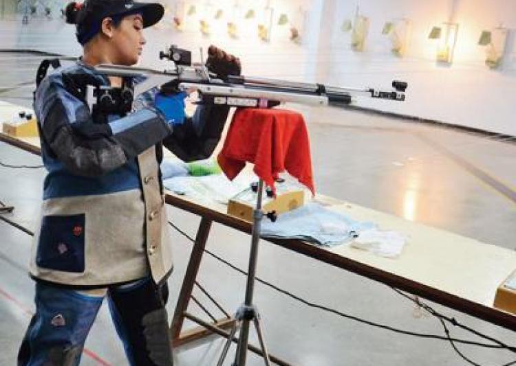 ಶೂಟರ್ ಮಗಳಿಗಾಗಿ 5 ಲಕ್ಷ ರೂ. ಬೆಲೆಯ ಜರ್ಮನ್ ರೈಫಲ್ ಖರೀದಿಸಿದ ಬಡ ರಿಕ್ಷಾ ಚಾಲಕ!