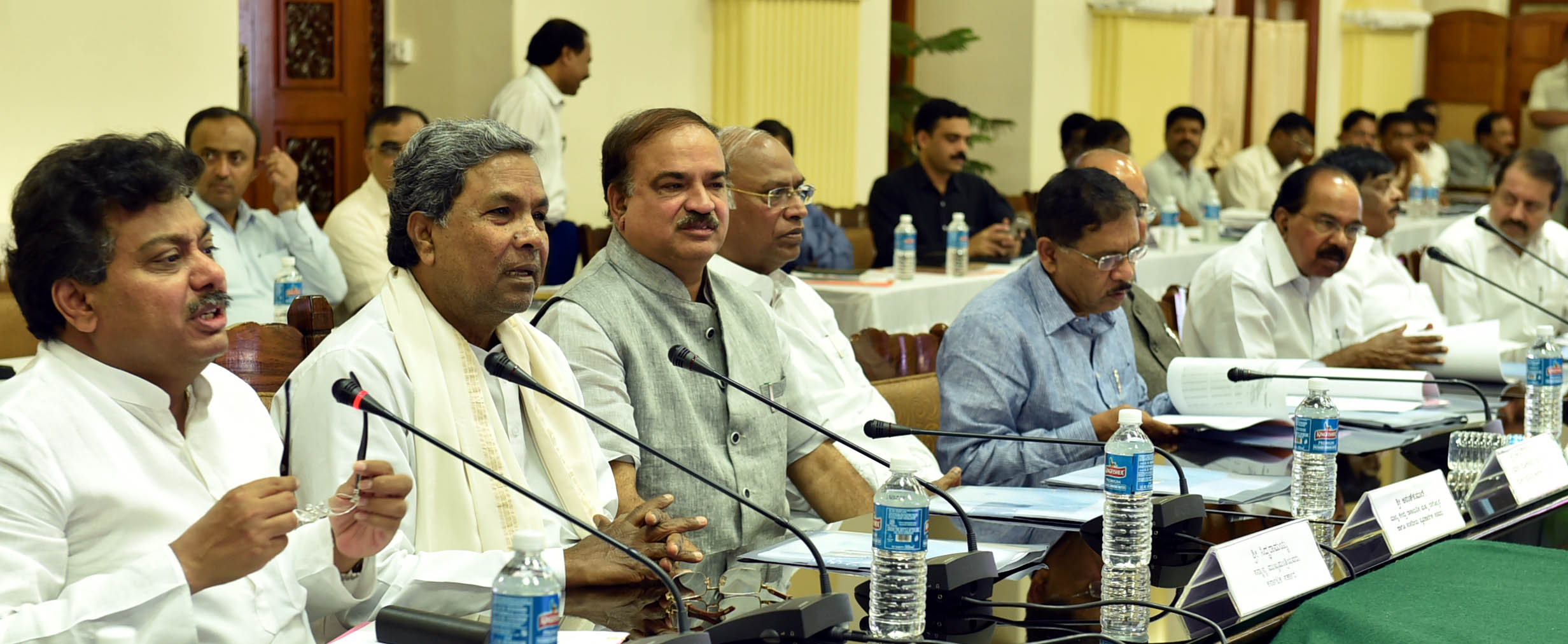 ತಮಿಳುನಾಡಿಗೆ ನೀರು ಬಿಡದಿರಲು ಸರ್ವಪಕ್ಷ ಮುಖಂಡರ ಸಭೆಯ ತೀರ್ಮಾನ