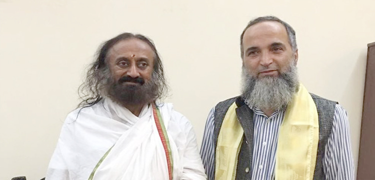 ಮೃತ ಉಗ್ರ ಬುರ್ಹಾನ್ ವಾನಿಯ ತಂದೆ ರವಿಶಂಕರ್ ಆಶ್ರಮದಲ್ಲಿ!