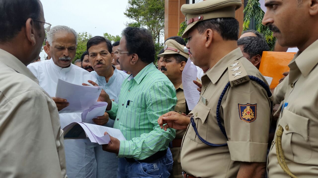 ಛಾಪಾ ಕಾಗದ: ಮುಖಬೆಲೆಗಿಂತ  ಹೆಚ್ಚಿನ ದರಕ್ಕೆ ಮಾರಾಟ