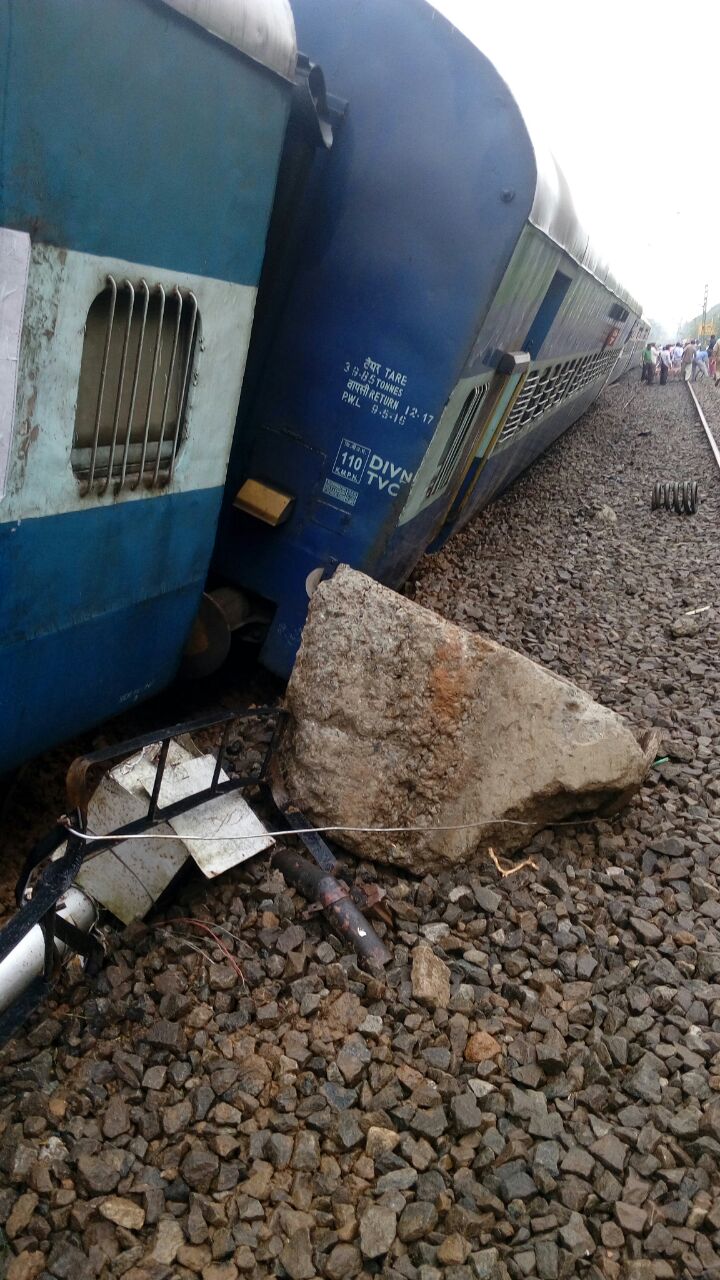 ಕರುಕುಟ್ಟಿ ಬಳಿ ಹಳಿ ತಪ್ಪಿದ ಮಲಬಾರ್ ಎಕ್ಸ್‌ಪ್ರೆಸ್ ರೈಲು