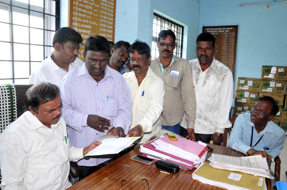 ಪೌರಕಾರ್ಮಿಕರ ನಿವೇಶನ ವಿವಾದ ಇತ್ಯರ್ಥಕ್ಕೆ ಮನವಿ