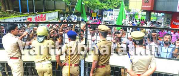 ಕಾಸರಗೋಡು: ಡಿವೈಎಫ್‌ಐ, ಮುಸ್ಲಿಂ ಯೂತ್‌ಲೀಗ್‌ನಿಂದ ಸರಕಾರಿ ಆಸ್ಪತ್ರೆಗೆ ಮುತ್ತಿಗೆ