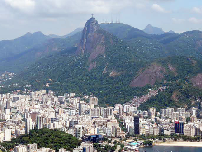 ಪೊರೆವಂತೆ ಕೈಚಾಚಿ ನಿಂತ ಶಾಂತ ಮುಖಮುದ್ರೆಯ ಮೂರ್ತಿ ಪೊರೆವಂತೆ ಕೈಚಾಚಿ ನಿಂತ ಶಾಂತ ಮುಖಮುದ್ರೆಯ ಮೂರ್ತಿ