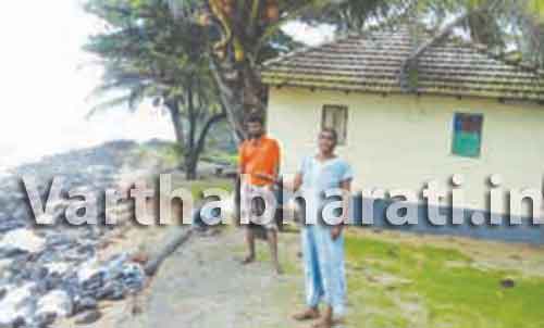 ಉಪ್ಪಳ : ತೀವ್ರಗೊಂಡ ಕಡಲ್ಕೊರೆತ; ಕುಟುಂಬಗಳ ಸ್ಥಳಾಂತರ