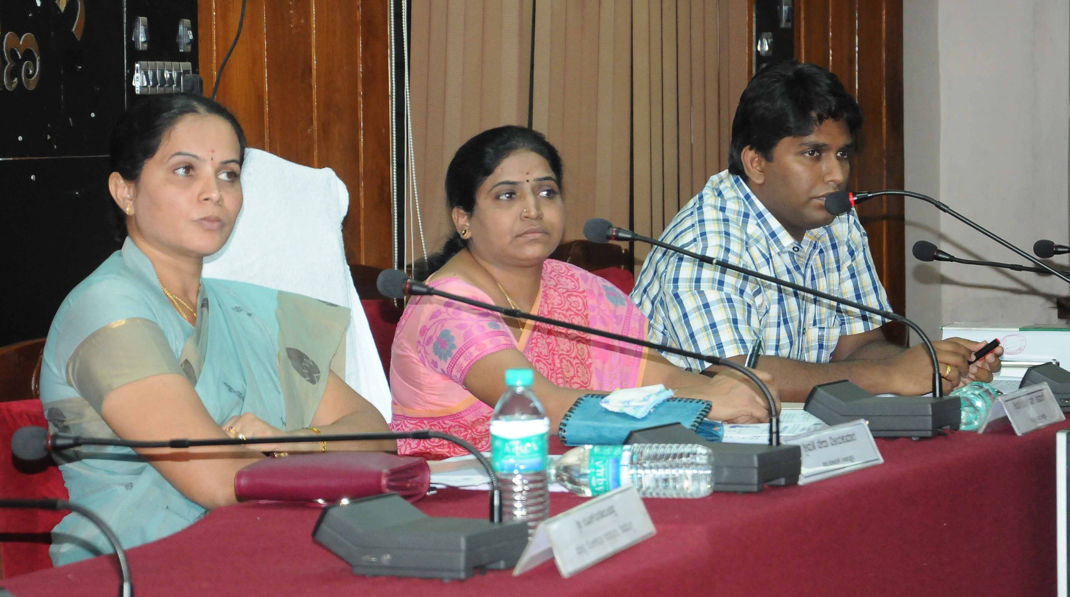 ಬಿಲ್ ಕಲೆಕ್ಟರ್ ವಿರುದ್ಧ ಕಠಿಣ ಕ್ರಮಕ್ಕೆ ಆಗ್ರಹ