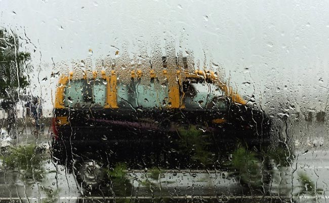 ಮುಂಬೈನಲ್ಲಿ ಭಾರೀ ವರ್ಷಧಾರೆ: ಜನಜೀವನ ಅಸ್ತವ್ಯಸ್ತ