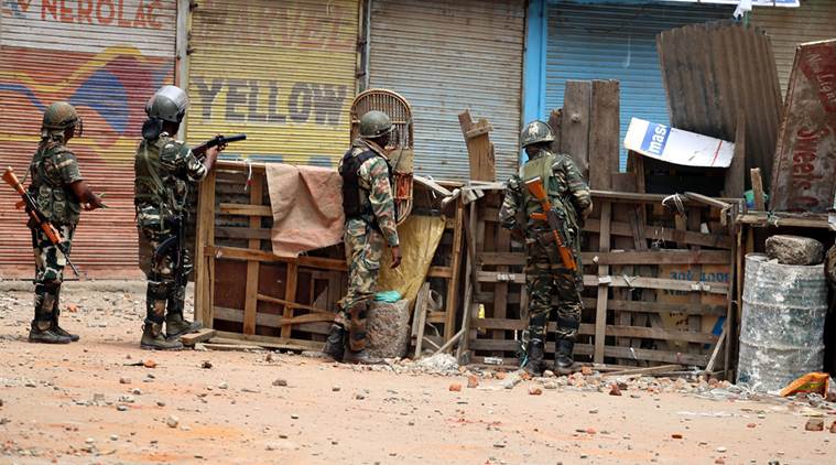 ಕಾಶ್ಮೀರ:  ಅನಂತನಾಗ್,ಶೋಪಿಯಾನ್‌ಗಳಲ್ಲಿ ಘರ್ಷಣೆ : ಹಲವೆಡೆ ಕರ್ಫ್ಯೂ ಜಾರಿ