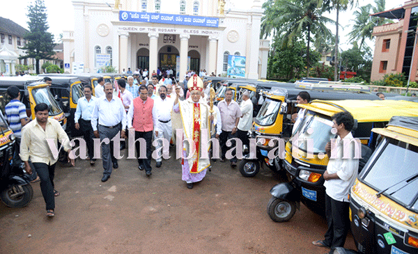 ರೊಸಾರಿಯೊ ಕೆಥೆಡ್ರಾಲ್‌ನಲ್ಲಿ ಸಂತ ಕ್ರಿಸ್ಟೋಫರ್ ಹಬ್ಬ, ವಾಹನಗಳ ಆರ್ಶೀವಚನ ಕಾರ್ಯಕ್ರಮ