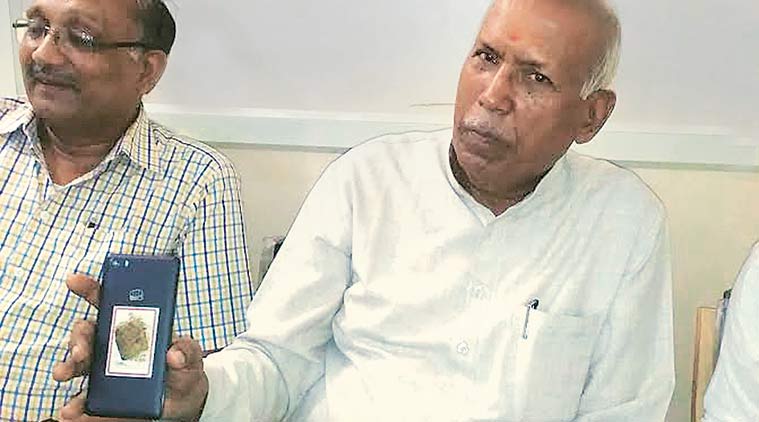 ಮೊಬೈಲ್ ವಿಕಿರಣ ಅಪಾಯದಿಂದ ಸುರಕ್ಷತೆಗೆ ಆರೆಸ್ಸೆಸ್ ನಾಯಕರ ವಿನೂತನ ಐಡಿಯಾ!