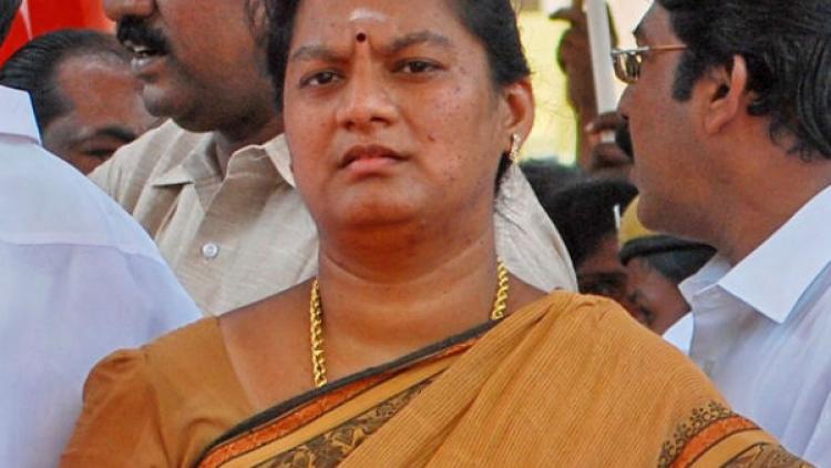 ಸಂಸದೆ ಶಶಿಕಲಾ ಪುಷ್ಪ ವಿರುದ್ಧ ಯುವತಿಯರಿಂದ ದೂರು!