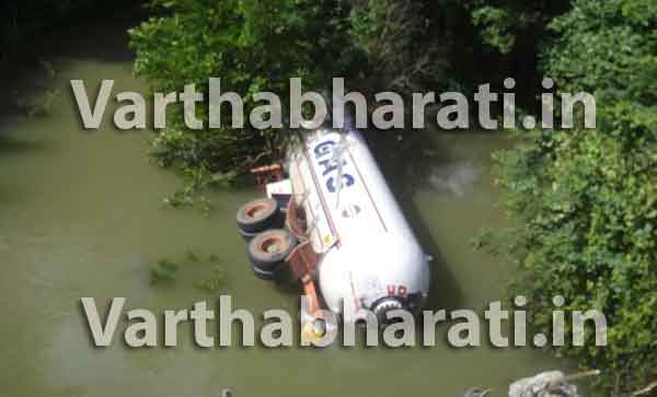 ಗ್ಯಾಸ್ ಟ್ಯಾಂಕರ್ ಪಲ್ಟಿ: ನೀರು ಪೂರೈಕೆ ವ್ಯತ್ಯಯ