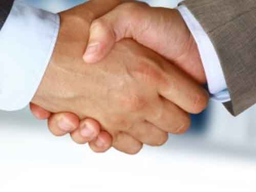 ಪರಸ್ಪರರ ಪತ್ನಿಯರಿಗೆ ಕಿಡ್ನಿ ನೀಡಿ ಪ್ರಾಣ ಉಳಿಸಿದ ಹಿಂದೂ - ಮುಸ್ಲಿಂ ಗಂಡಂದಿರು!