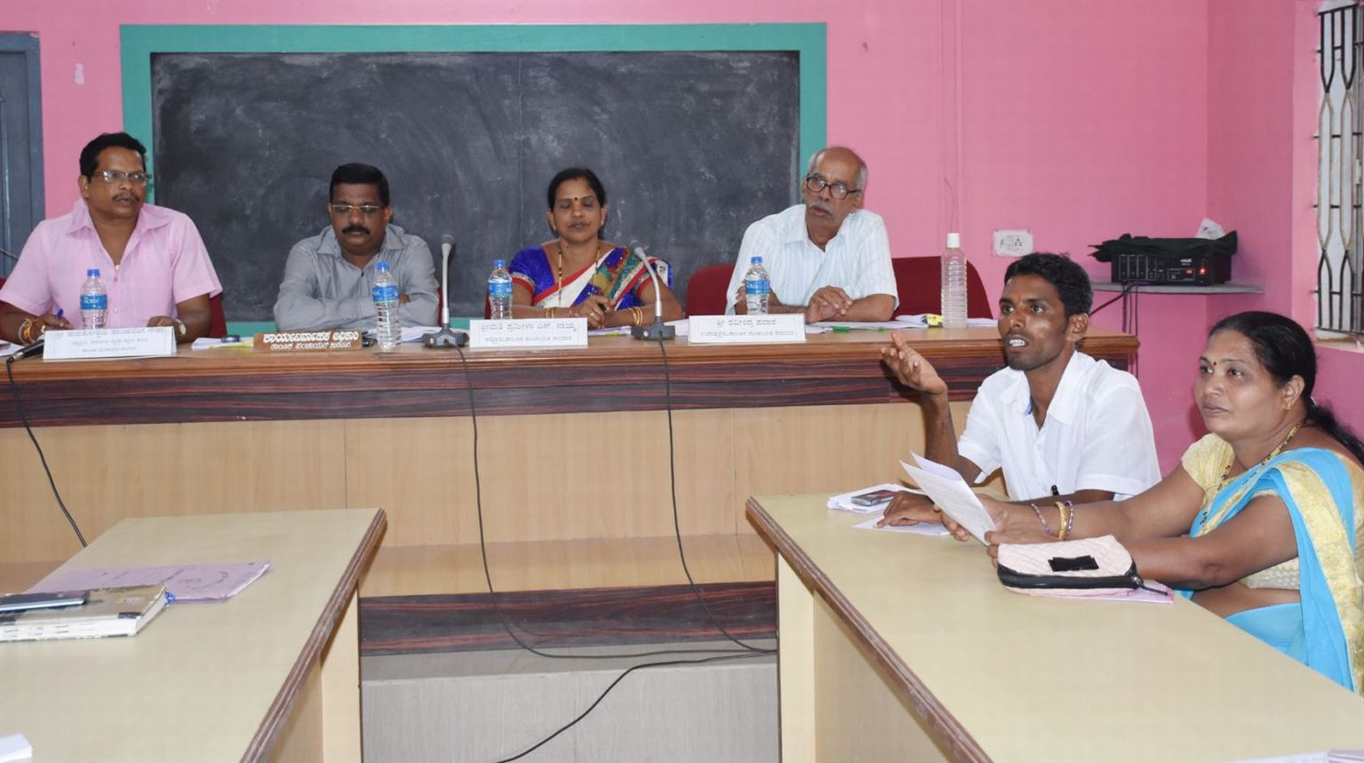ತಾಪಂ ಪರಿಶೀಲನಾ ಸಭೆಗೆ ವಿವಿಧ ಇಲಾಖೆಯ ಅಧಿಕಾರಿಗಳ  ಗೈರು