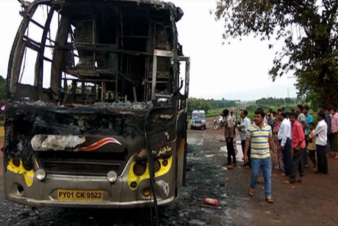 ಬೀದರ್‌ನಲ್ಲಿ ಖಾಸಗಿ ಬಸ್‌ಗೆ ಬೆಂಕಿ; 3 ವರ್ಷದ ಮಗು ಸಜೀವ ದಹನ