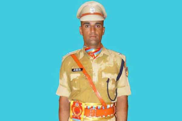 ಸಿಆರ್‌ಎಫ್ ತಂಡದ ಪಾಸಿಂಗ್ ಔಟ್ ಪೆರೇಡ್‌ಗೆ ಕಾಶ್ಮೀರಿ ಜುನೈದ್ ಖಾನ್ ನೇತೃತ್ವ