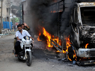 ಒಂದು ಜೀವ ಉಳಿಸಲು ತಮ್ಮ ಜೀವ ಪಣಕ್ಕಿಟ್ಟು ಕಾಲ್ನಡಿಗೆಯಲ್ಲಿ ತಮಿಳುನಾಡು ಪ್ರವೇಶಿಸಿದ ಕರ್ನಾಟಕದ ವೈದ್ಯರು !