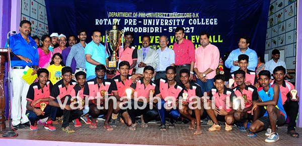 ಜಿಲ್ಲಾಮಟ್ಟದ ವಾಲಿಬಾಲ್ ಪಂದ್ಯಾಟ : ಆಳ್ವಾಸ್, ಎಸ್‌ಡಿಎಂ ವಿನ್ನರ್ಸ್‌