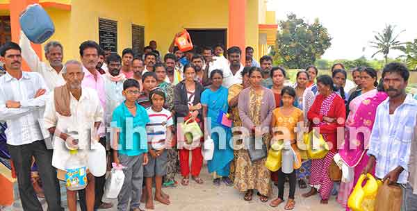 ಹನುಮಂತಪುರ ನ್ಯಾಯಬೆಲೆ ಅಂಗಡಿಯಲ್ಲಿ ಮೋಸ ಆರೋಪ: ಗ್ರಾಹಕರ ಆಕ್ರೋಶ