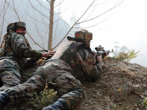 ಗುಡಾರಕ್ಕೆ ಬೆಂಕಿ ಹಚ್ಚಿ ಯೋಧರು ಹೊರಬಂದಾಗ ಗುಂಡು?