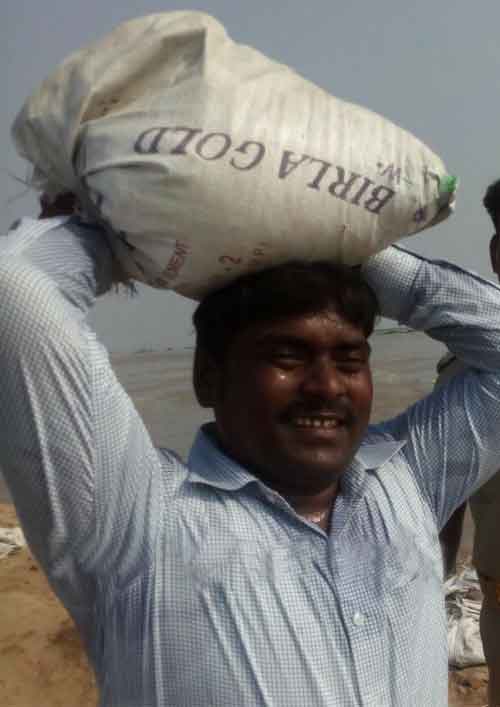 ಜನರ ರಕ್ಷಣೆಗಾಗಿ ಈ ಐಎಎಸ್ ಅಧಿಕಾರಿ ಏನು ಮಾಡಿದರು ನೋಡಿ !