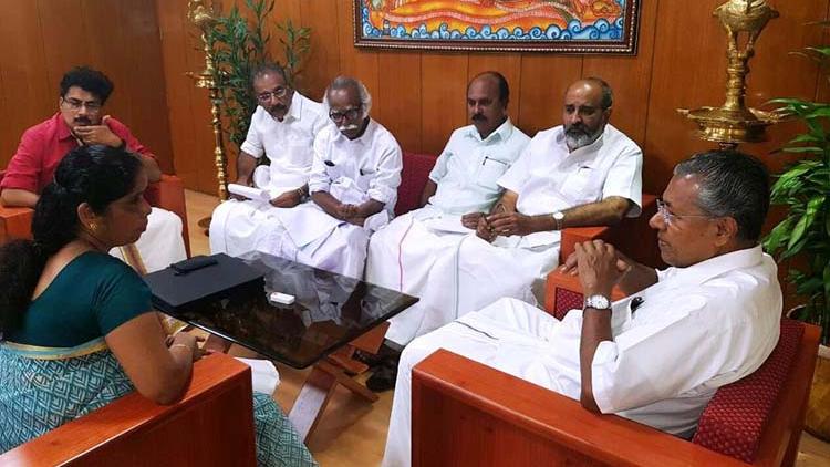 ಕೇರಳ ಮುಖ್ಯಮಂತ್ರಿಯನ್ನು ಭೇಟಿಯಾದ ಸೌಮ್ಯಾಳ ಅಮ್ಮ